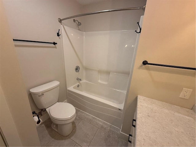 1028 Chauncey St, Eau Claire, WI 54701 - full bath featuring shower / tub combination and tile patterned flooring