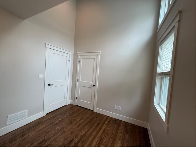 1028 Chauncey St, Eau Claire, WI 54701 - unfurnished room with dark wood-style floors and a high ceiling