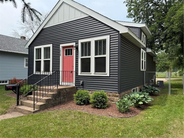 1028 Chauncey St, Eau Claire, WI 54701 - view of front facade featuring board and batten siding