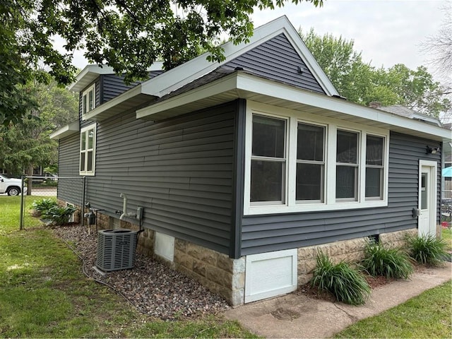 1028 Chauncey St, Eau Claire, WI 54701 - view of side of home featuring a central AC unit