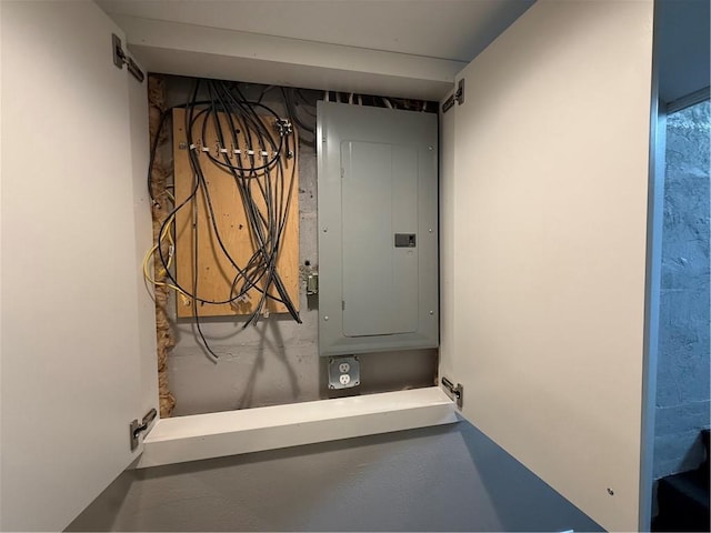 1028 Chauncey St, Eau Claire, WI 54701 - detailed view of electric panel