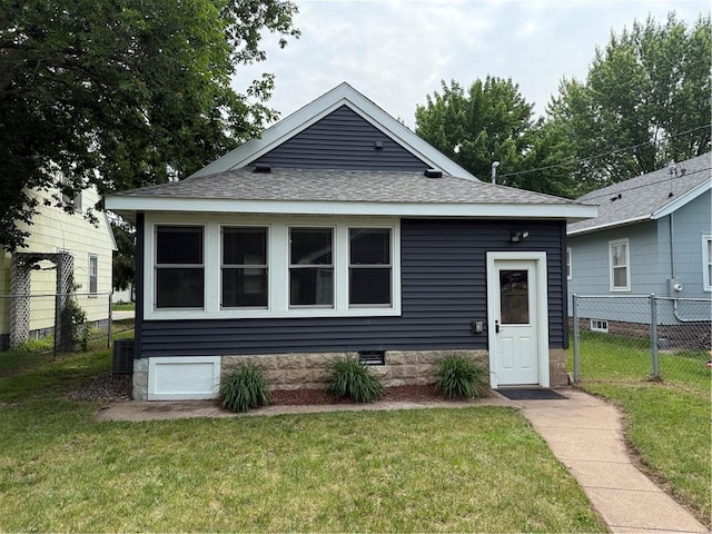 1028 Chauncey St, Eau Claire, WI 54701 - view of front facade featuring a shingled roof