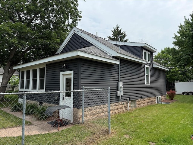 1028 Chauncey St, Eau Claire, WI 54701 - view of side of home