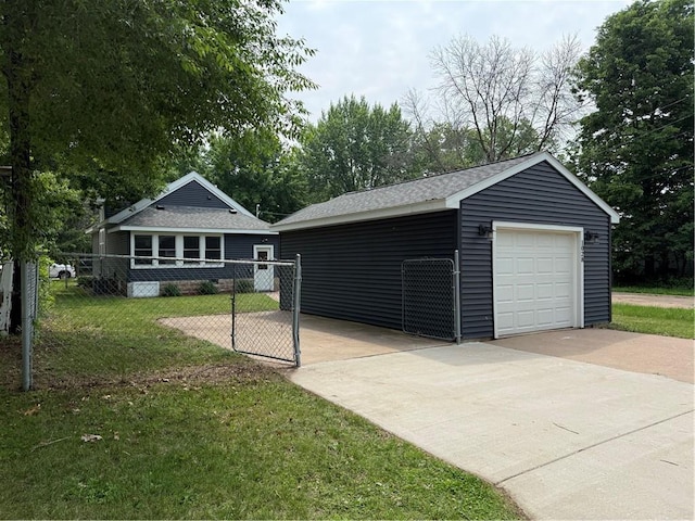 1028 Chauncey St, Eau Claire, WI 54701 - detached garage featuring driveway