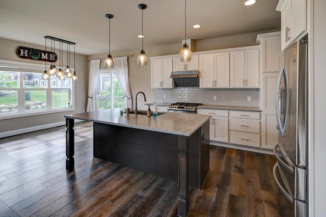 6586 Wolf Hollow Rd, Windsor, WI 53598 - kitchen featuring stainless steel appliances, backsplash, dark wood-style floors, white cabinetry, and recessed lighting