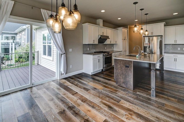 6586 Wolf Hollow Rd, Windsor, WI 53598 - kitchen featuring appliances with stainless steel finishes, dark wood-style floors, backsplash, and recessed lighting