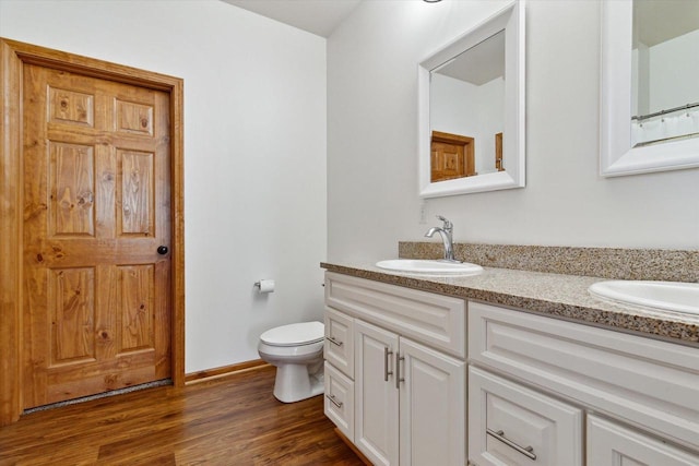 705 E Mason Dr, Edgerton, WI 53534 - full bath featuring double vanity and wood finished floors