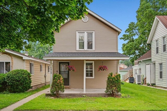 1413 Avon St, La Crosse, WI 54603 - view of front of home with a front yard