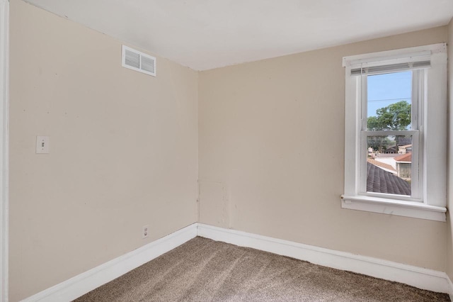 1413 Avon St, La Crosse, WI 54603 - carpeted empty room featuring baseboards