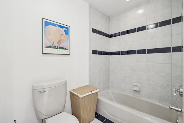 W332S9291 Red Brae Dr, Mukwonago, WI 53149 - full bathroom with washtub / shower combination and tile patterned floors