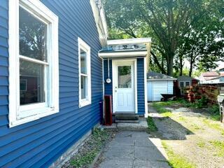 807 Charles St, La Crosse, WI 54603 - doorway to property