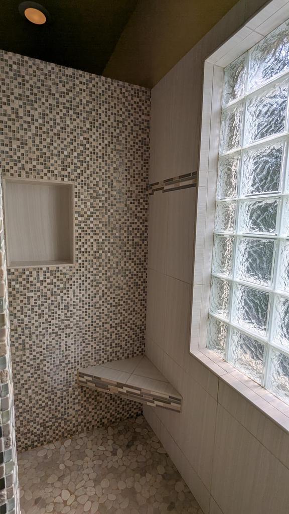 N100W17560 Whitetail Run, Germantown, WI 53022 - bathroom featuring tiled shower