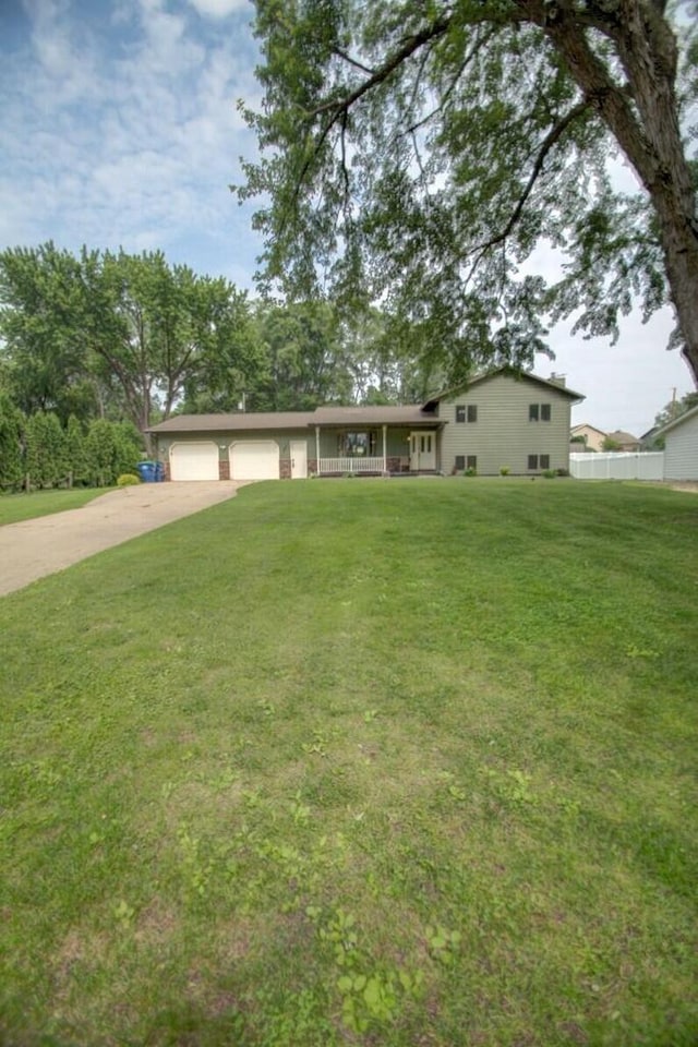 N4374 Esther Dr, Onalaska, WI 54650 - split level home featuring concrete driveway