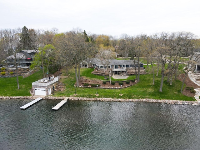 900 Hawks Holw, Delafield, WI 53018 - aerial view of property and surrounding area featuring a nearby body of water