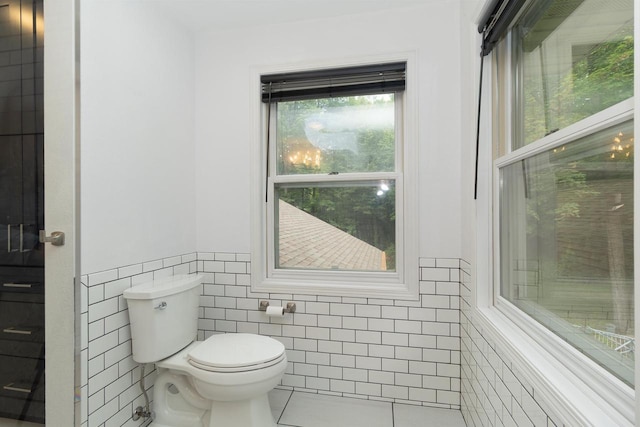 N2559 Pleasant View Ln, Waupaca, WI 54981 - bathroom with tile walls, wainscoting, and tile patterned flooring