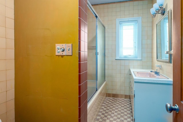 645 Wisconsin St, Oshkosh, WI 54901 - full bath featuring vanity, bath / shower combo with glass door, and tile walls