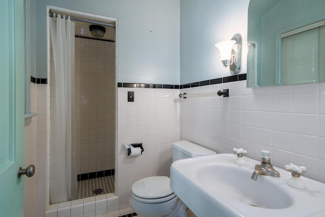 645 Wisconsin St, Oshkosh, WI 54901 - full bathroom with a shower stall and tile walls