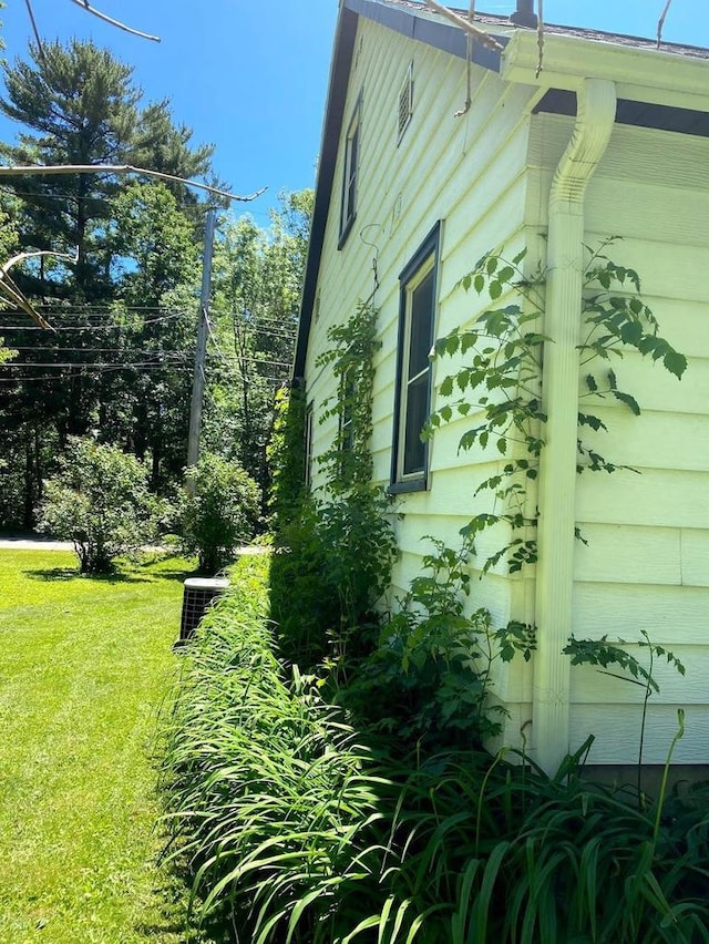 3151 Reddin Rd, Wisconsin Rapids, WI 54495 - view of property exterior with a yard
