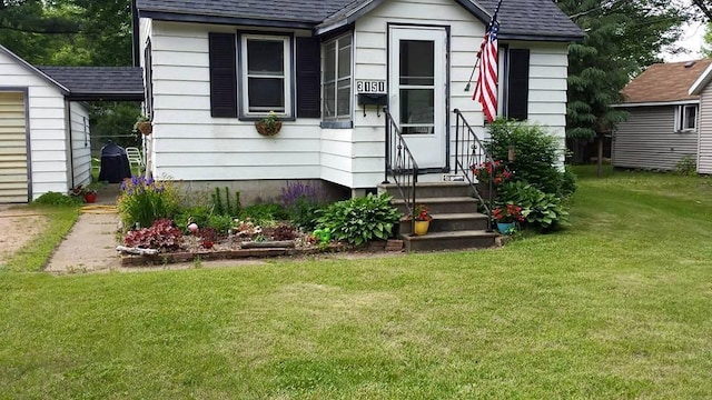 3151 Reddin Rd, Wisconsin Rapids, WI 54495 - view of front of house featuring a front yard, a shingled roof, and entry steps