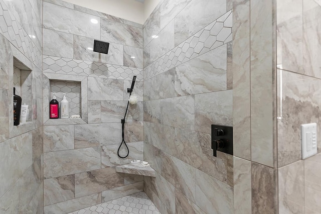 4140 N Prairie Rose Ln, Appleton, WI 54913 - bathroom featuring a tile shower
