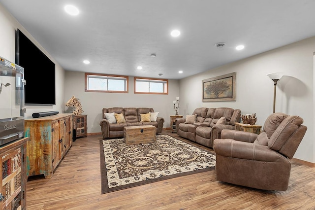 4140 N Prairie Rose Ln, Appleton, WI 54913 - living area featuring light wood-style flooring and recessed lighting