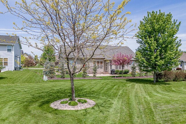 4140 N Prairie Rose Ln, Appleton, WI 54913 - view of grassy yard