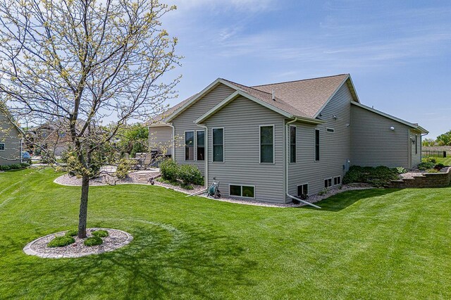 4140 N Prairie Rose Ln, Appleton, WI 54913 - view of side of property featuring a yard