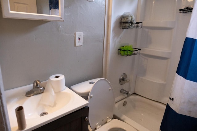 5136 N 42nd St, Milwaukee, WI 53209 - bathroom with vanity and shower / tub combo with curtain