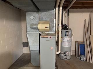 1710 N 25th St, Sheboygan, WI 53081 - utilities featuring water heater