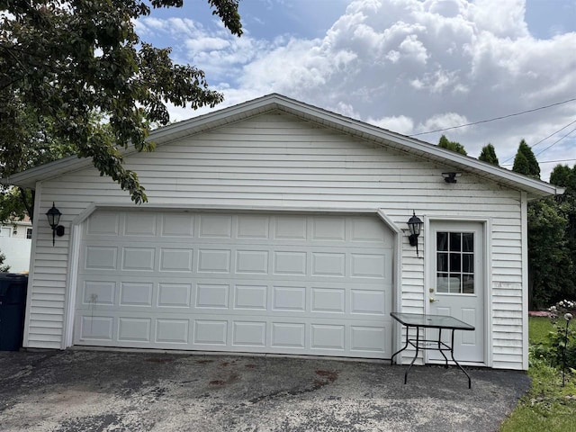 600 Forest Ave, Fond Du Lac, WI 54935 - view of detached garage