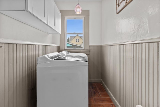 628 Broad St, Menasha, WI 54952 - laundry room featuring washing machine and clothes dryer, wainscoting, cabinet space, and parquet flooring