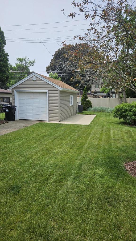 1518 Lathrop Ave, Racine, WI 53405 - detached garage with driveway