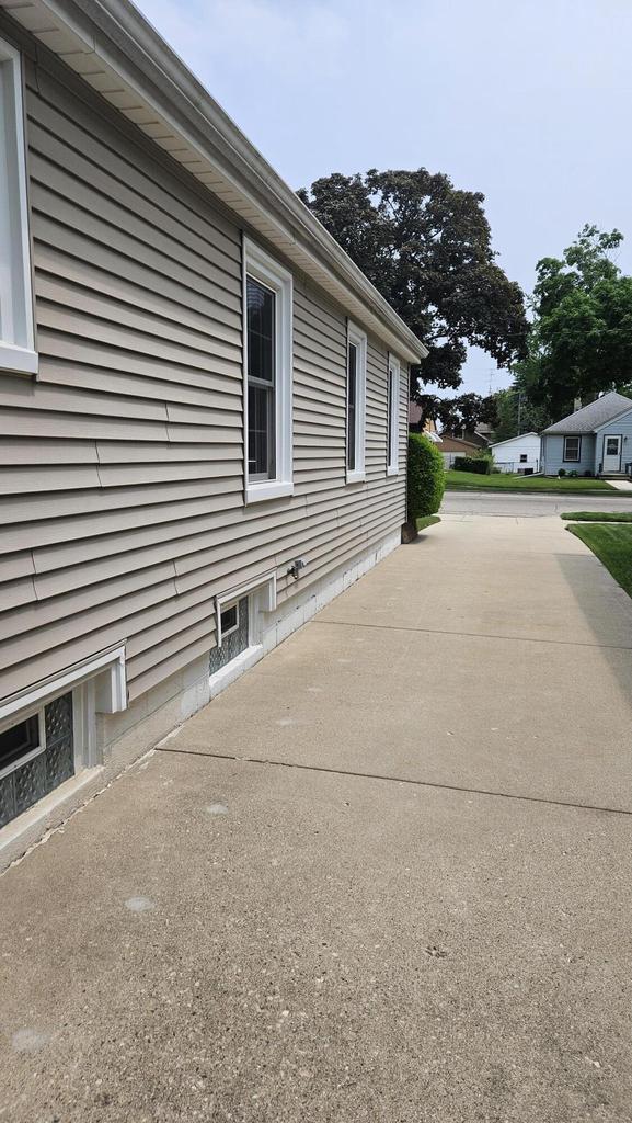 1518 Lathrop Ave, Racine, WI 53405 - view of property exterior