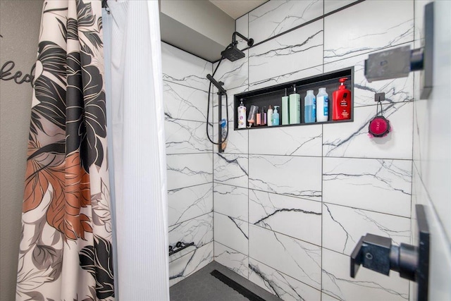 158 S State St, Berlin, WI 54923 - bathroom with tiled shower