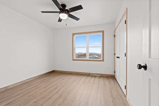 399 Battery Ave, De Pere, WI 54115 - unfurnished bedroom featuring light wood-style floors, ceiling fan, and a closet