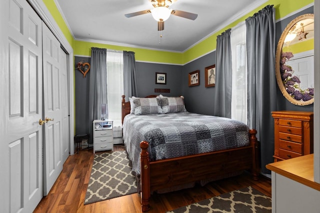 814 Quinney Ave, Kaukauna, WI 54130 - bedroom with wood finished floors, crown molding, a closet, and a ceiling fan