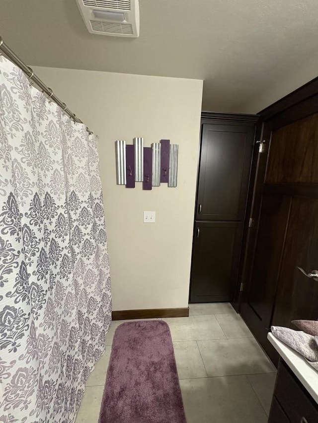 4842 N Marlo Way Unit 35, Appleton, WI 54913 - full bath featuring vanity, a shower with shower curtain, and tile patterned floors