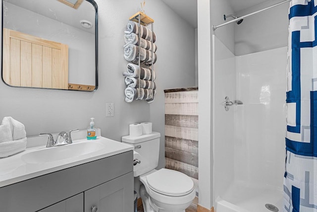 9347 Musky Bay Ln, Harshaw, WI 95429 - full bath featuring vanity and curtained shower