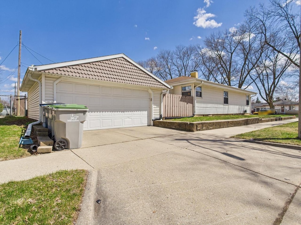 10534 W Stark St, Milwaukee, WI 53225 - view of front of house featuring a detached garage