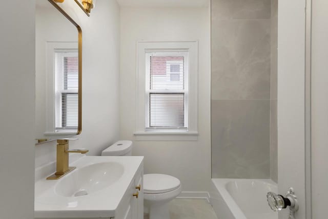 4423 N 30th St Unit 4425, Milwaukee, WI 53209 - full bathroom with vanity and bathtub / shower combination