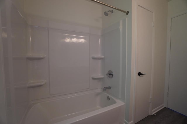 2881 S Linebarger Ter # 2883, Milwaukee, WI 53207 - full bath featuring shower / washtub combination