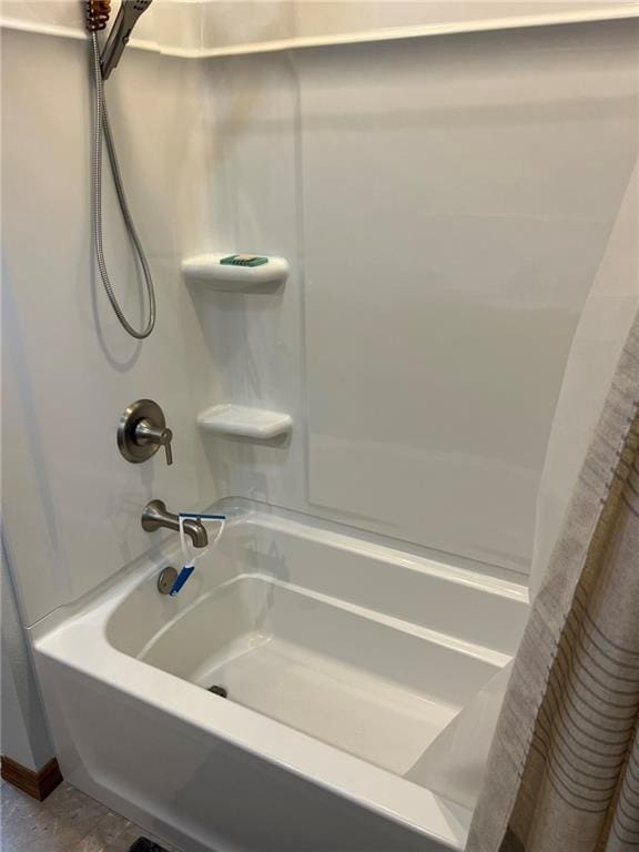 3158 Leslie Ln, Eau Claire, WI 54703 - full bath featuring shower / tub combo with curtain and baseboards