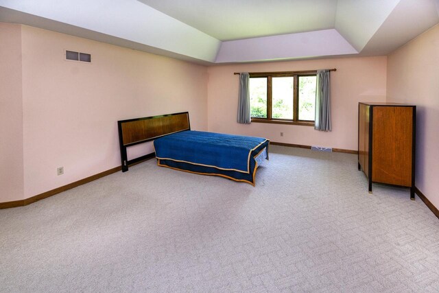 3381 S Highpointe Dr, New Berlin, WI 53151 - carpeted bedroom featuring lofted ceiling and a tray ceiling
