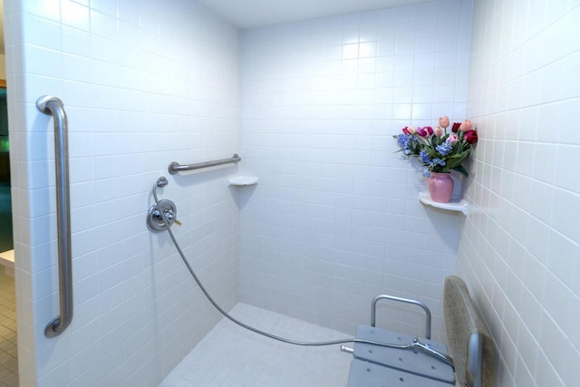 3381 S Highpointe Dr, New Berlin, WI 53151 - full bathroom featuring a tile shower and tile walls