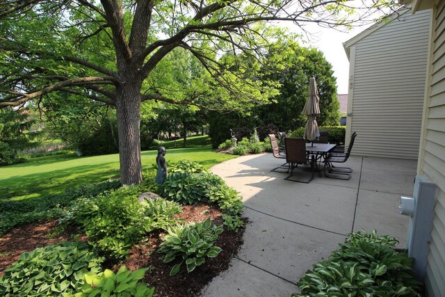 1000 Ridge Rd, Waukesha, WI 53186 - view of patio with outdoor dining area