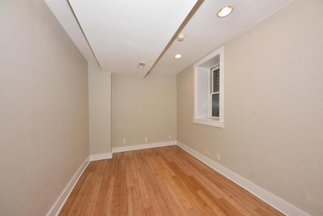 1816 N Arlington Pl Unit 1818, 1818A, Milwaukee, WI 53202 - empty room with light wood-style flooring, a smoke detector, and recessed lighting