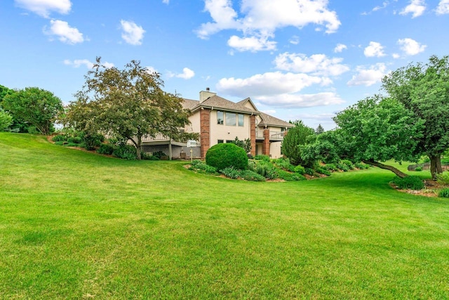 N66W38493 N Woodlake Cir, Oconomowoc, WI 53066 - view of grassy yard with a deck