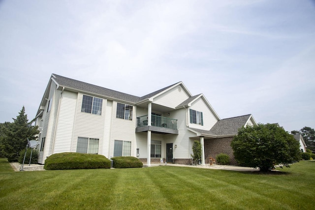 156 Pheasant Run Unit D-4, Johnson Creek, WI 53038 - view of front of house with a balcony and a front lawn