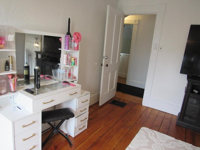 1326 N 11th St, Sheboygan, WI 53081 - office area with hardwood / wood-style floors
