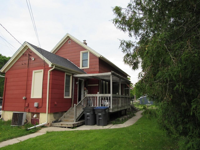 1744 N 27th St, Sheboygan, WI 53081 - rear view of house featuring a lawn